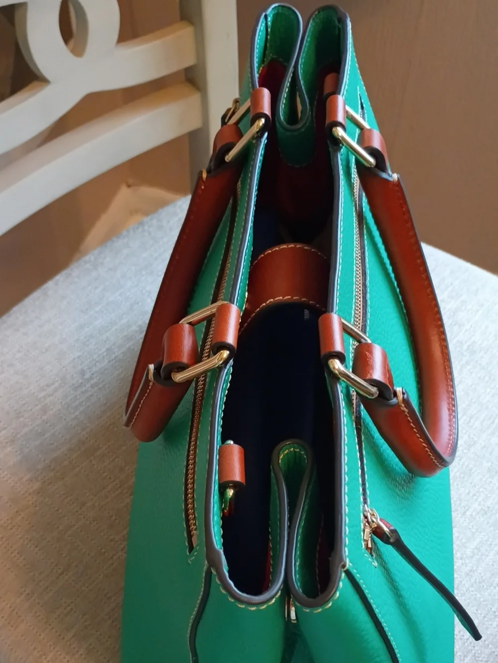 Dooney & Bourke excellent comes